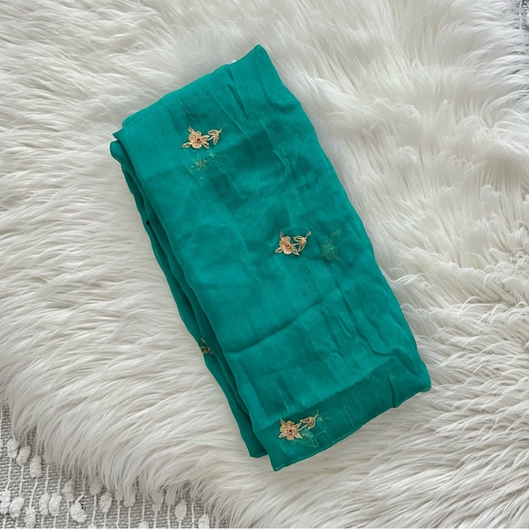 Vintage Embroidered Turquoise Indian Scarf - Picture 2 of 4